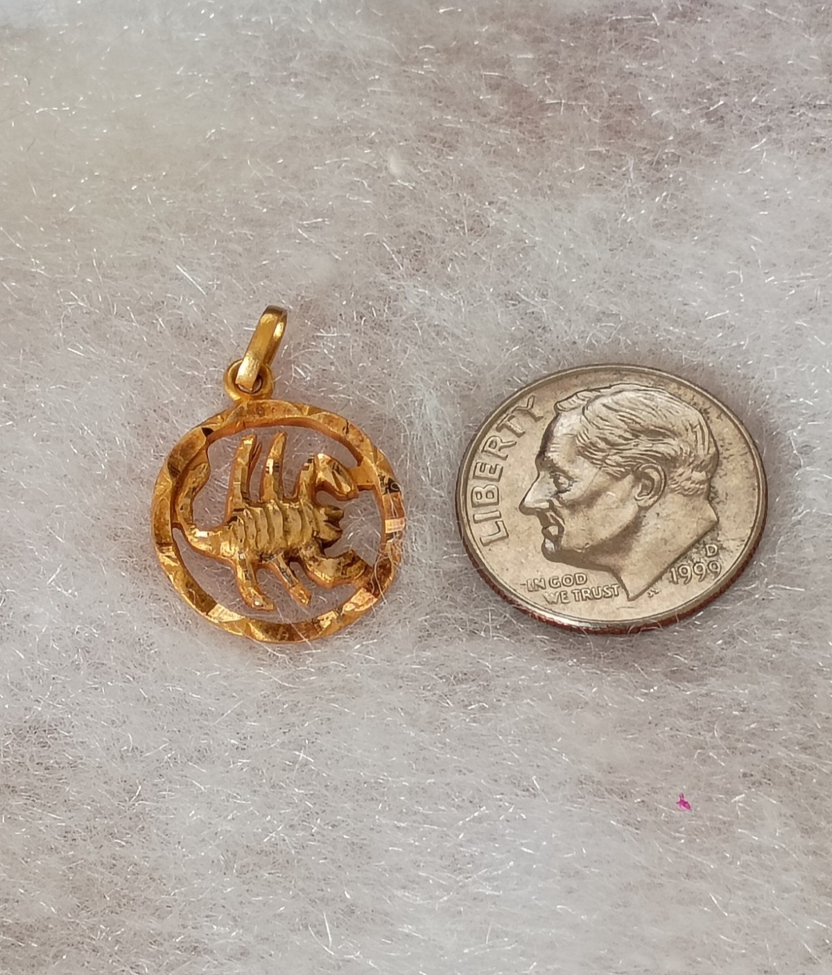 Vintage 14K Gold Scorpio Zodiac Pendant Charm 1.39g Diamond Cut 1/2″ Round
