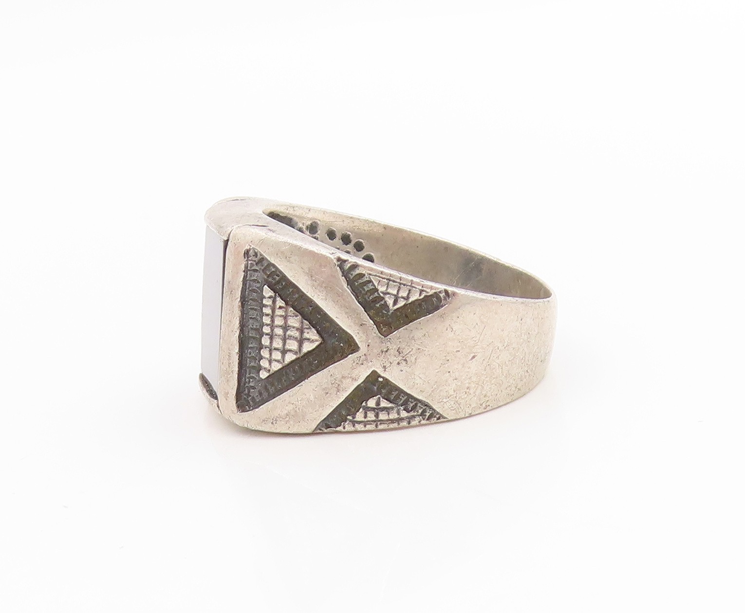 925 Sterling Silver Vintage Ring Onyx Etched Geometric Band Sz 11.5 RG34001