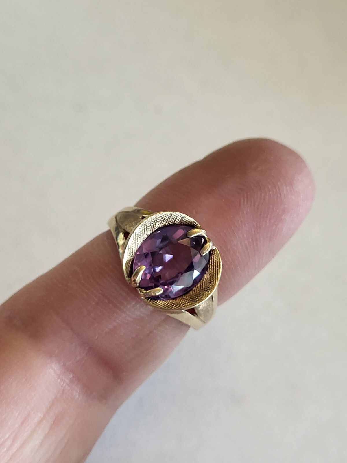 Vintage 10K Solid Yellow Gold Lab Created Purple Sapphire Ring Size 6.25 3.29 G