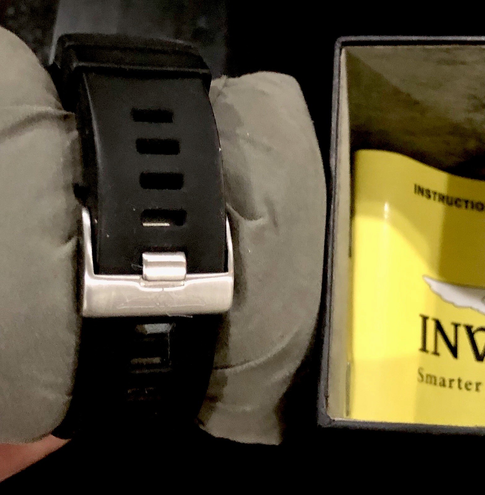 Invicta DNA. Signature II Collection. Waterproof up to 100m. Black band