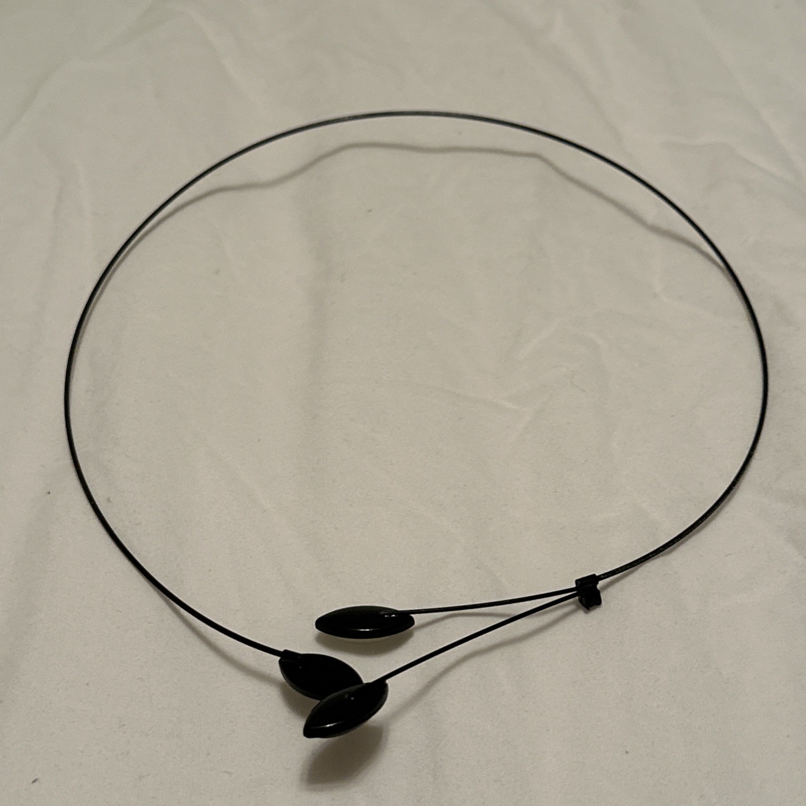 Kristina Collection Jewelry Black Gray White Leaves Memory Wire Necklace NWOT