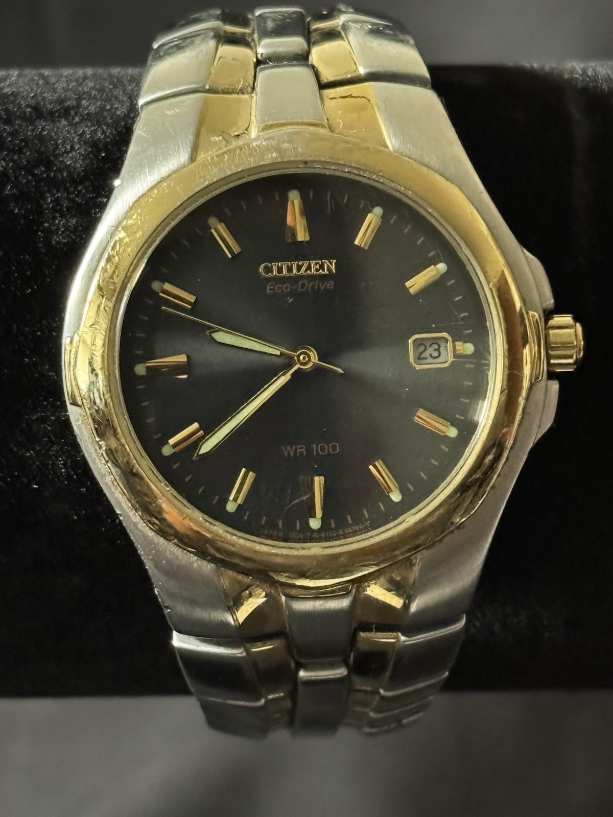 Citizen Eco-Drive Men E111-K15699 Two Tone Stainless Eco Drive Works
