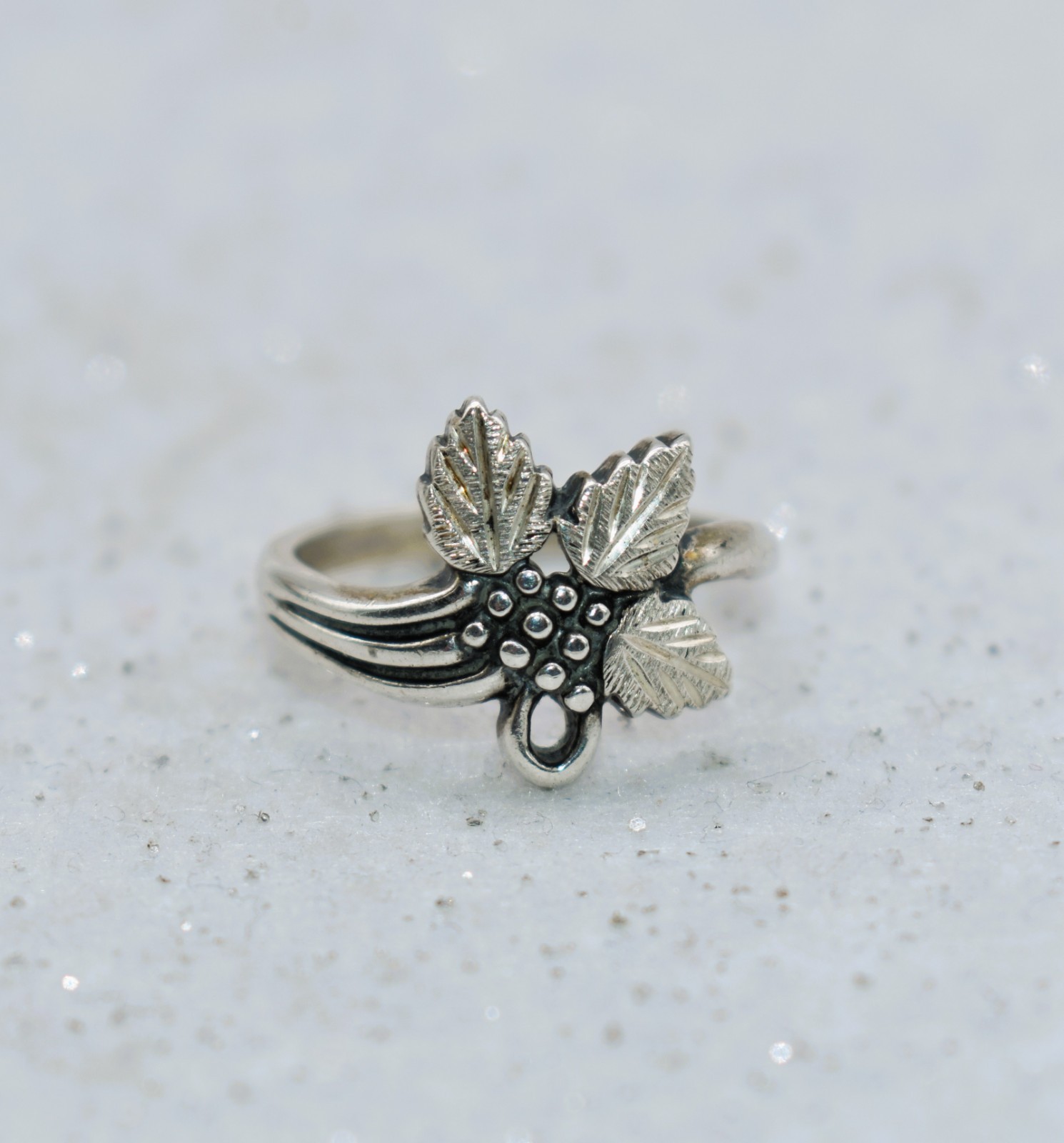 Wheeler Manufacturing Sterling Silver Leaves & Grape Vine Ring Size 6