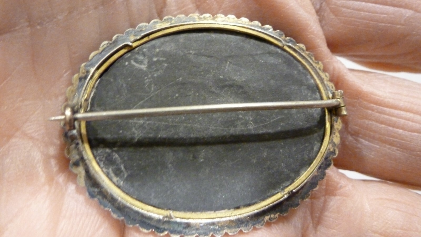 ANTIQUE VICTORIAN LADIES 1 3/4″ PIETRA-DURA 14K YELLOW GOLD FILLED BROOCH PIN
