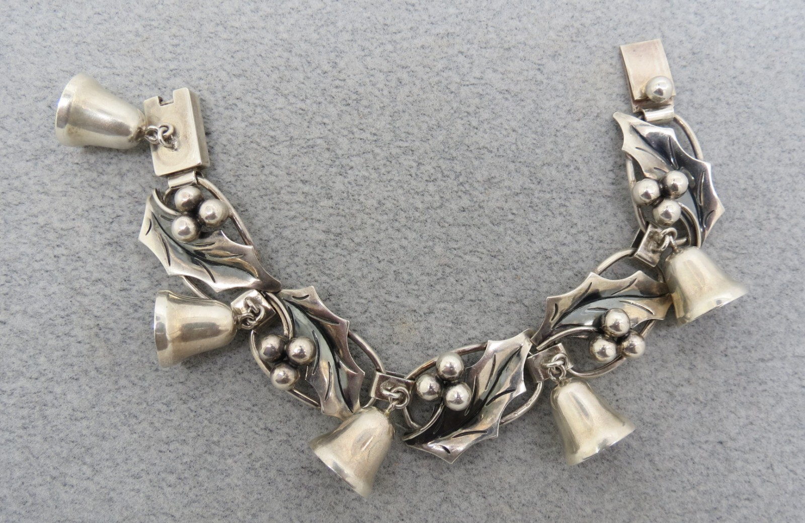 Damaso Gallegos Sterling Silver Bracelet Jingle Bells Holly 45 Grams 7″ Taxco