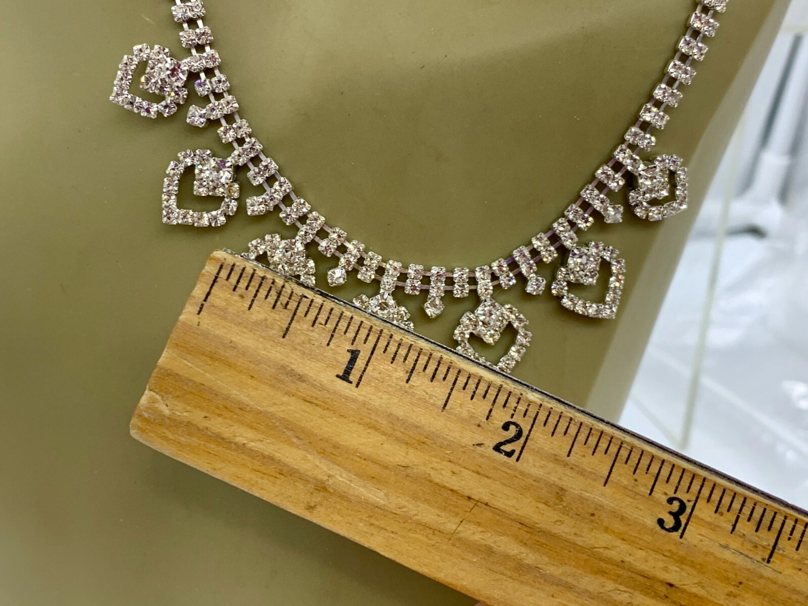 VINTAGE STYLE SILVER PLATED DIAMANTE HEART NECKLACE