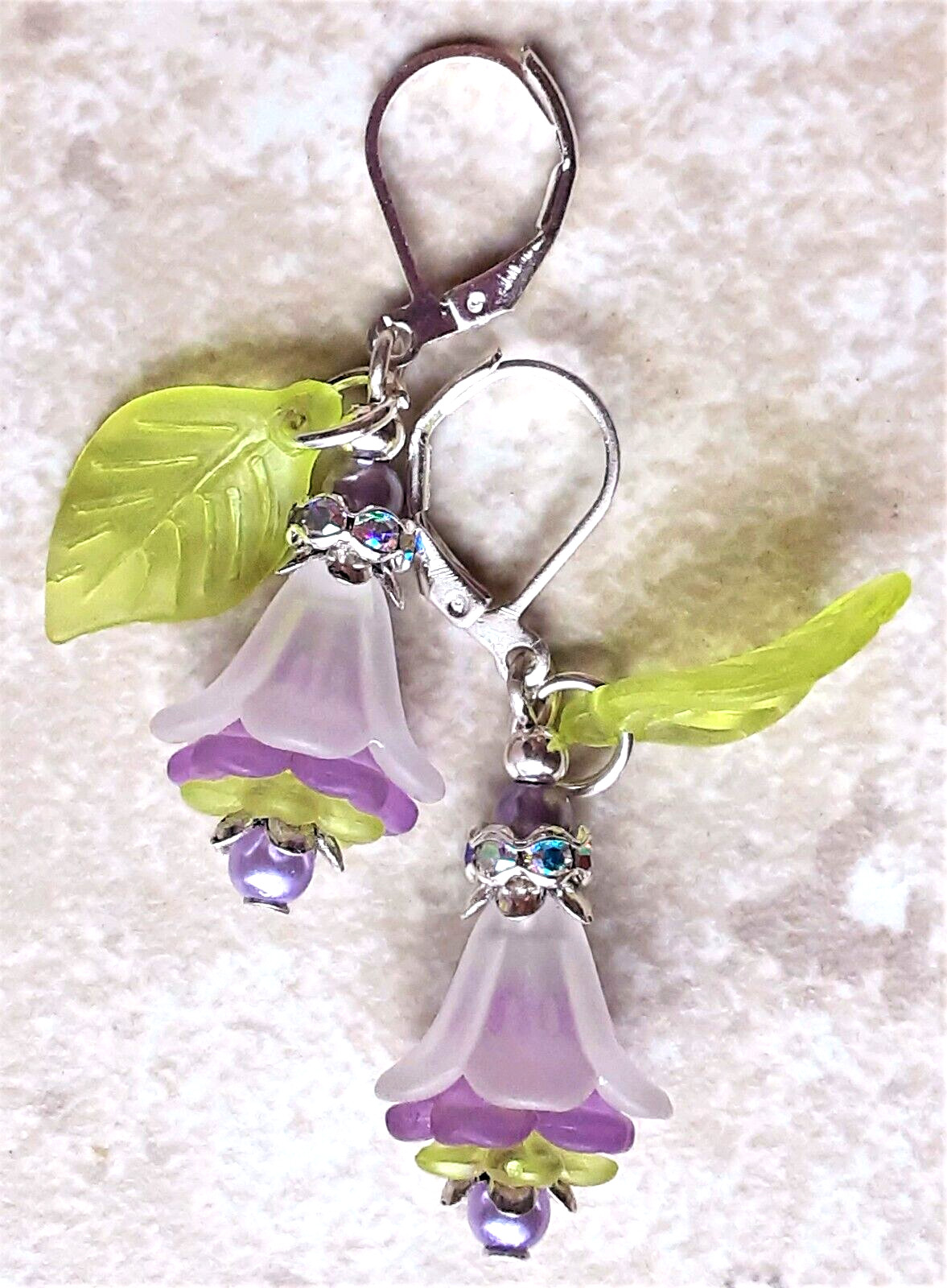 WHITE LAVENDER acrylic FLOWER AB CRYSTAL GLASS PEARL earring SP LEVER BACK XX