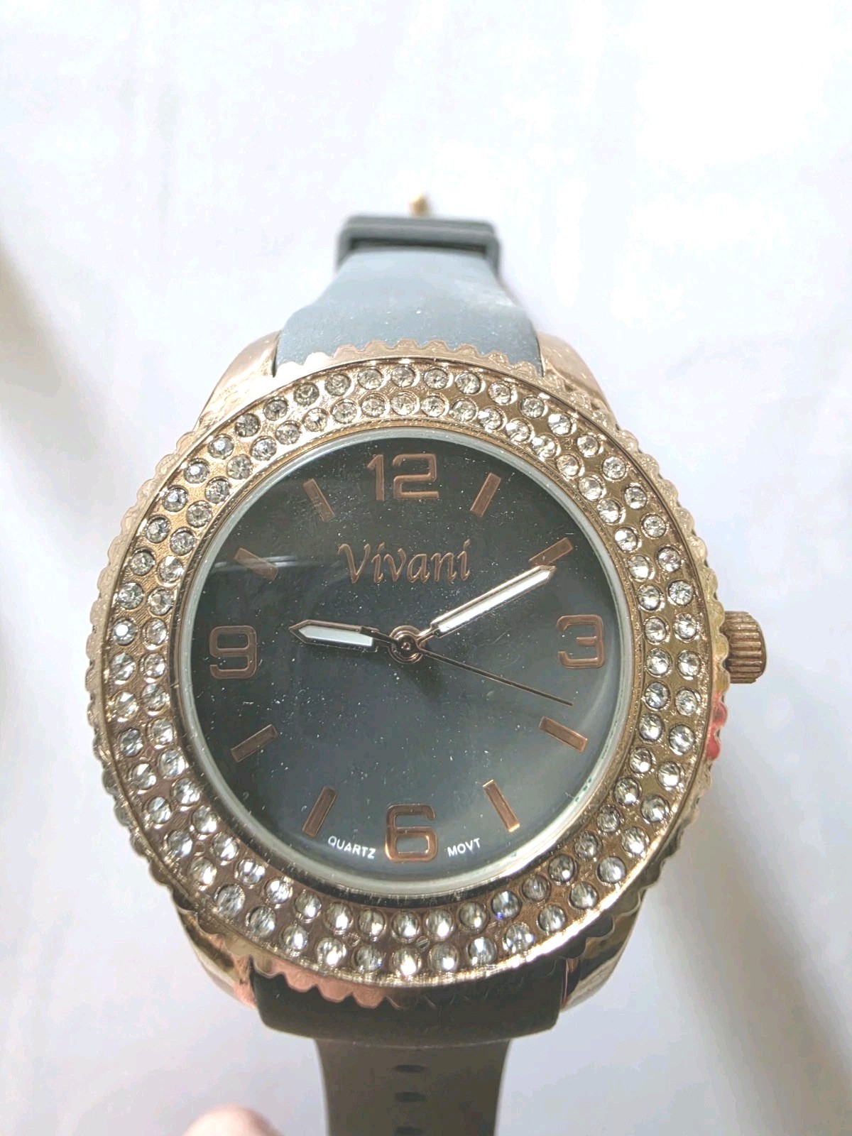 Vivani Women’s Quartz Analog Wristwatch 12-Hour Dial Round Fixed Bezel