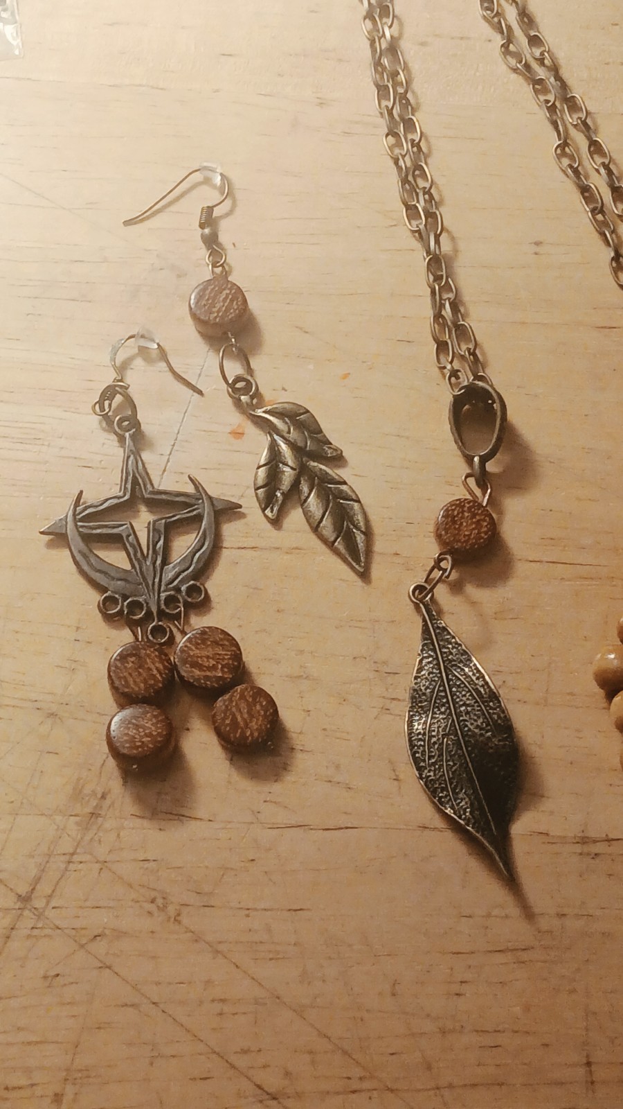 3 piece jewelry/brown beads bracelets/earrings/brass/wood feather charm necklace