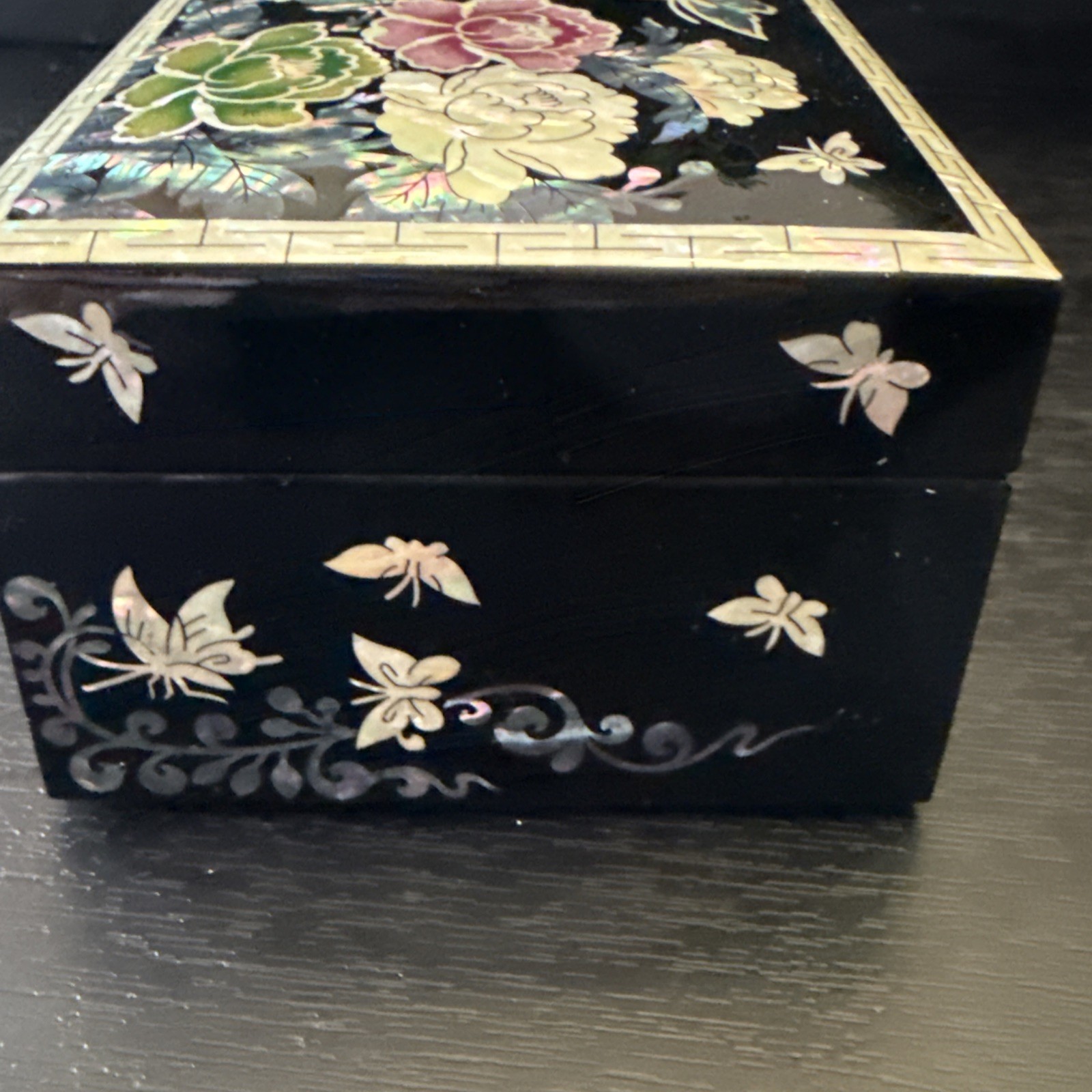 February Mountain Mother Of Pearl Inlay Laquer Jewelry Box Made in Korea 5.5×3.5