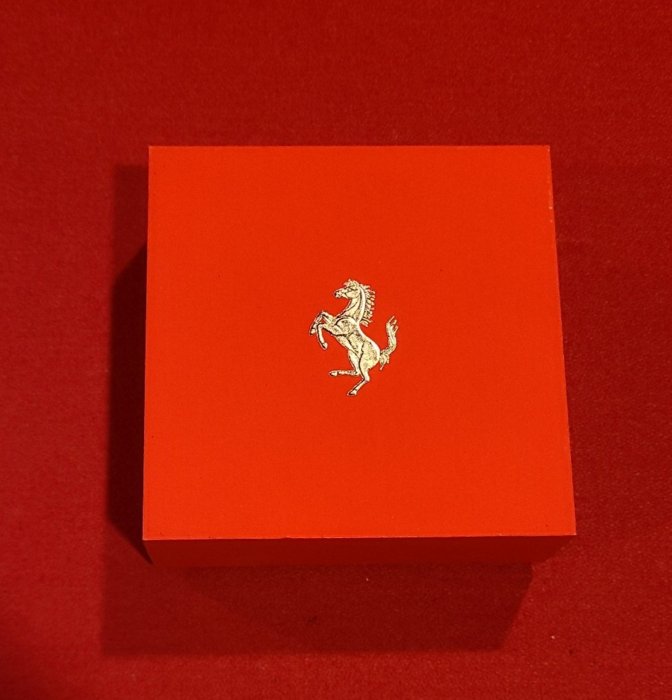 Lifestyle Ferrari Store Prancing Horse brooch/pin Ruthenium Chassis finish Itay