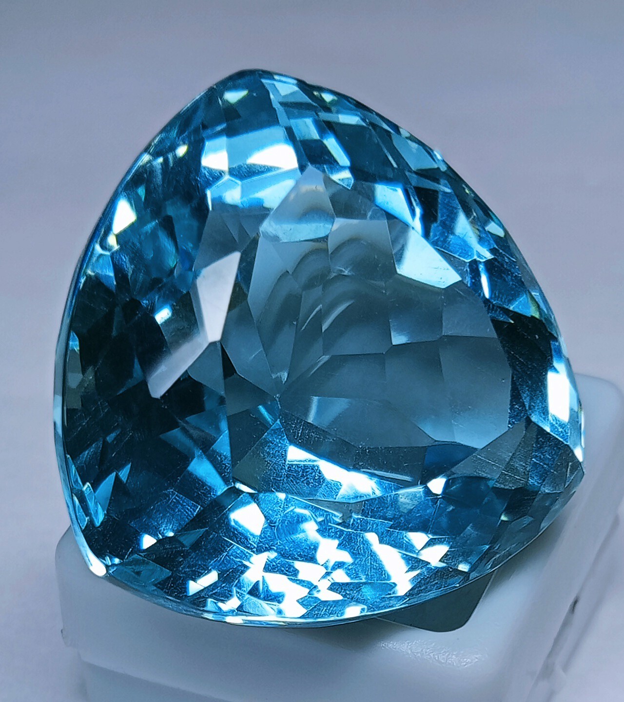 Natural Aquamarine Trillion Cut Ocean Blue Certified 89.15 Ct Loose Gemstone