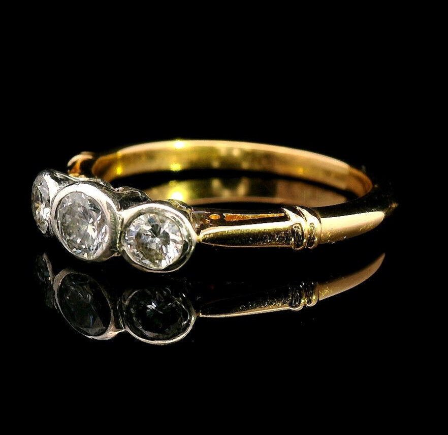 18 ct Yellow and White Gold Diamond Ring, two 0.07ct and a 0.20ct Diamonds