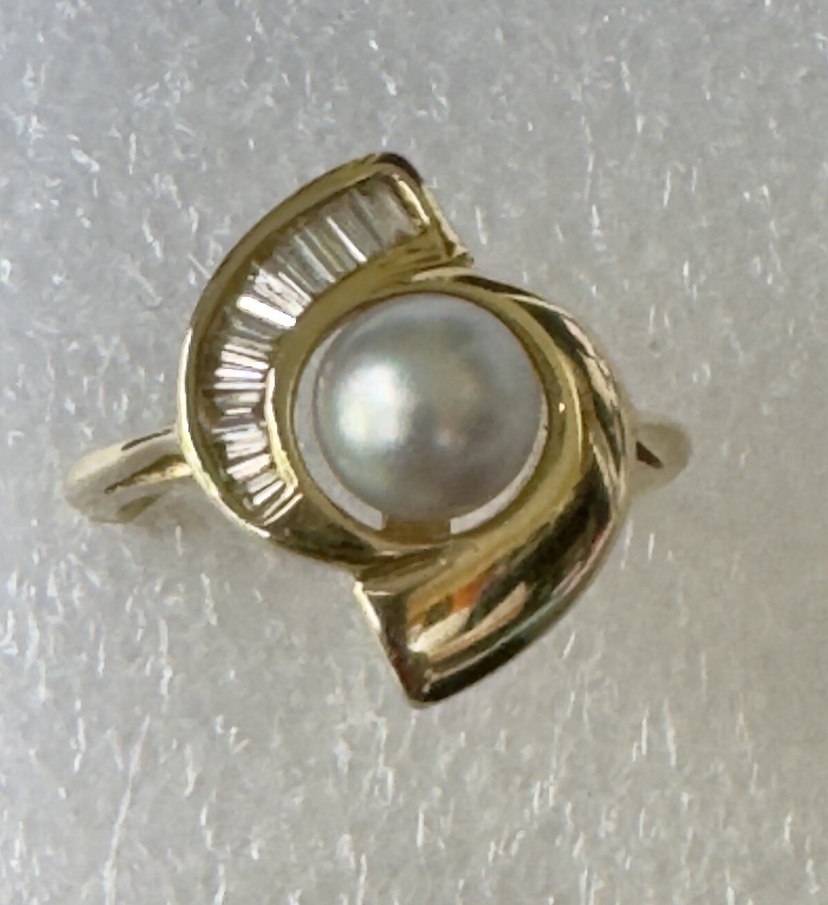 Classic 14k Solid Yellow Gold Natural White Pearl and Diamond Ring Size 4.75