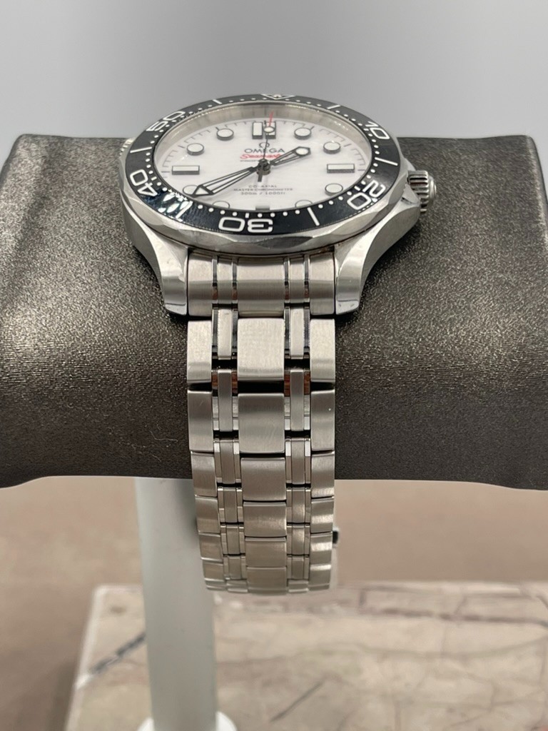 Omega White Dial Seamaster Chronometer Diver 300m 210.30.42.20.04.001 (2024)