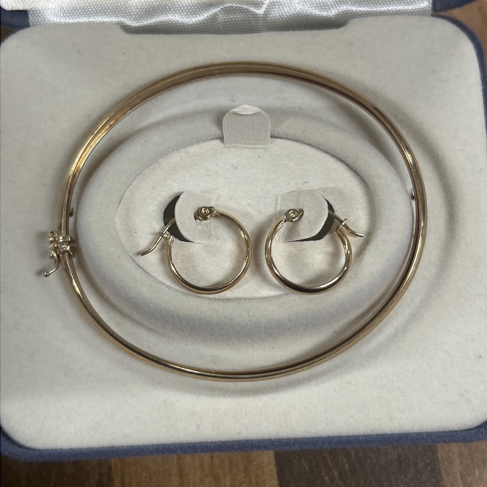 10k CI Yellow Gold Hinged Bangle/ Hoop Earrings Jewelry Set 3.29 Grams