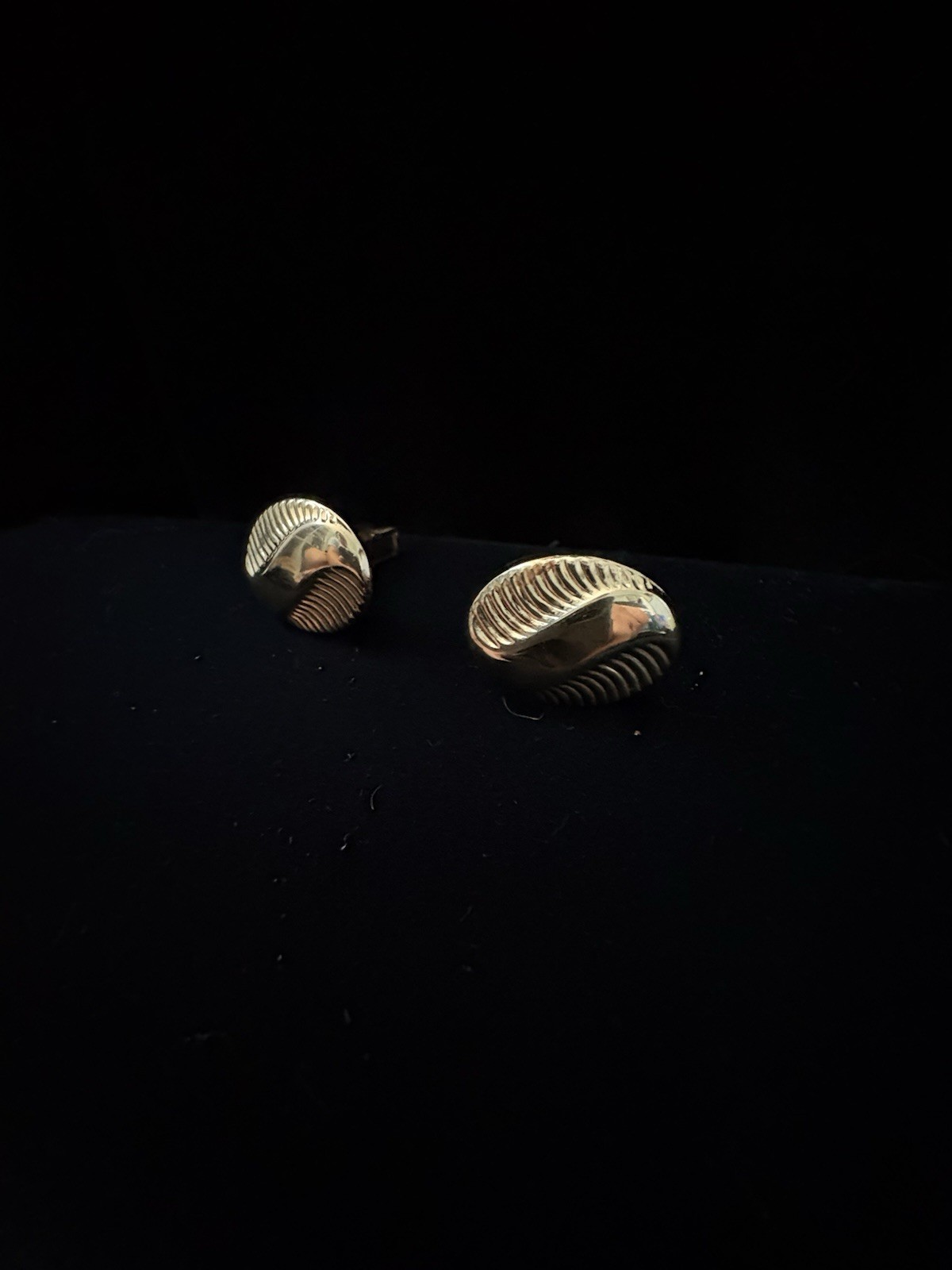 Vintage Mid 20th Century Men’s Oval Textured Gold Tone Cufflinks