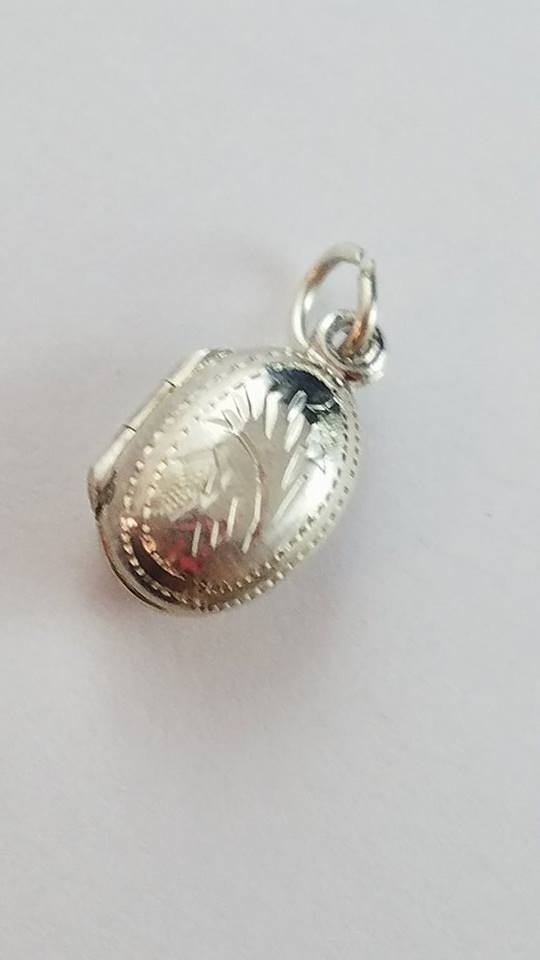 Tiny Sterling Silver Charm or Pendant Oval Etched Photo Holder 0.64″ FREE SHIP