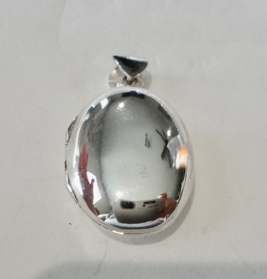 Sterling Silver 30x15mm 4 gram Plain Bubble Oval 2 Picture Photo Locket Charm!