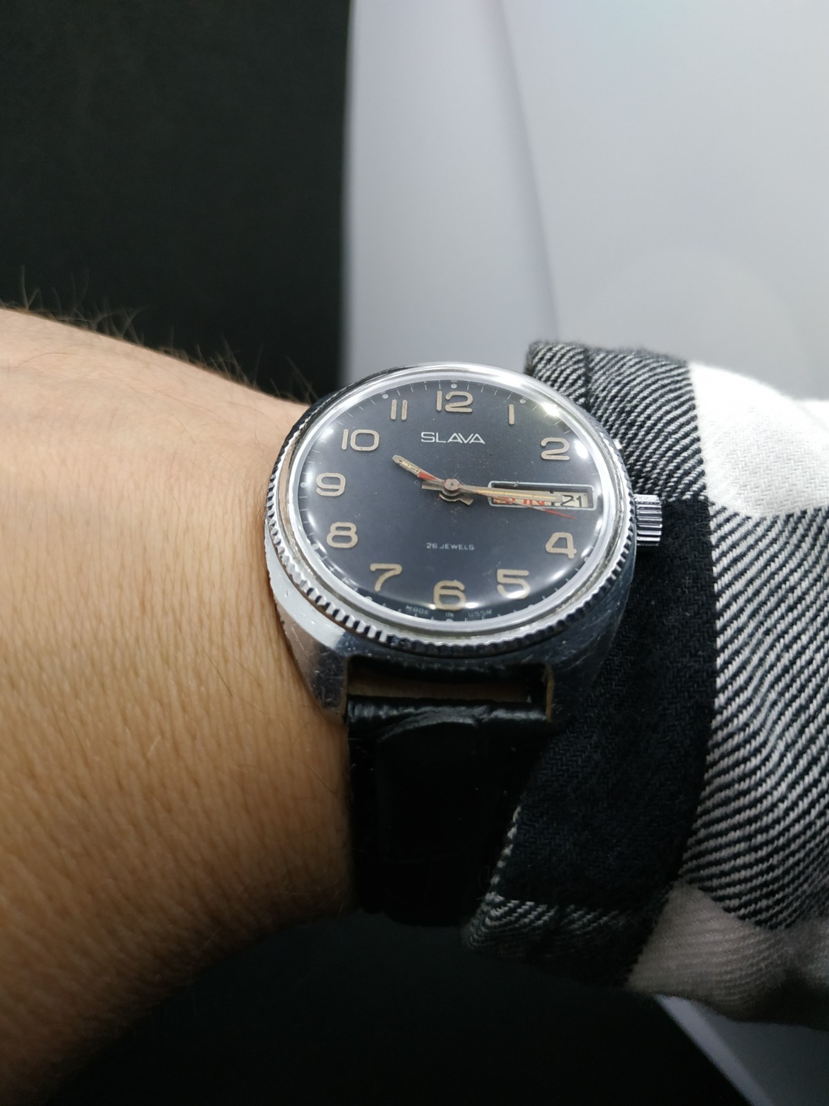 Classic Men’s Vintage Watch SLAVA USSR Mechanical SERVICED Retro Soviet day/date