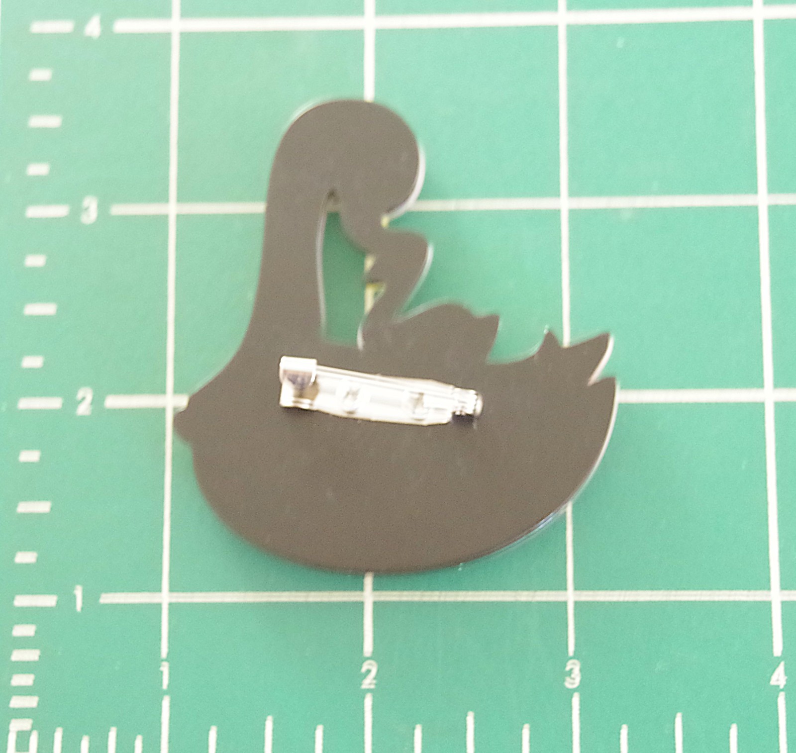 Cute! 2.5″ NWOT MOTHER & BABY SWAN BIRDS LAYERED ACRYLIC MOTHER’S DAY BROOCH PIN