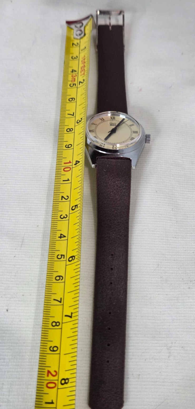 VINTAGE 1970’S 1980’S Q & Q MANUAL WIND ROMAN NUMERAL WATCH WITH BOX JAPAN