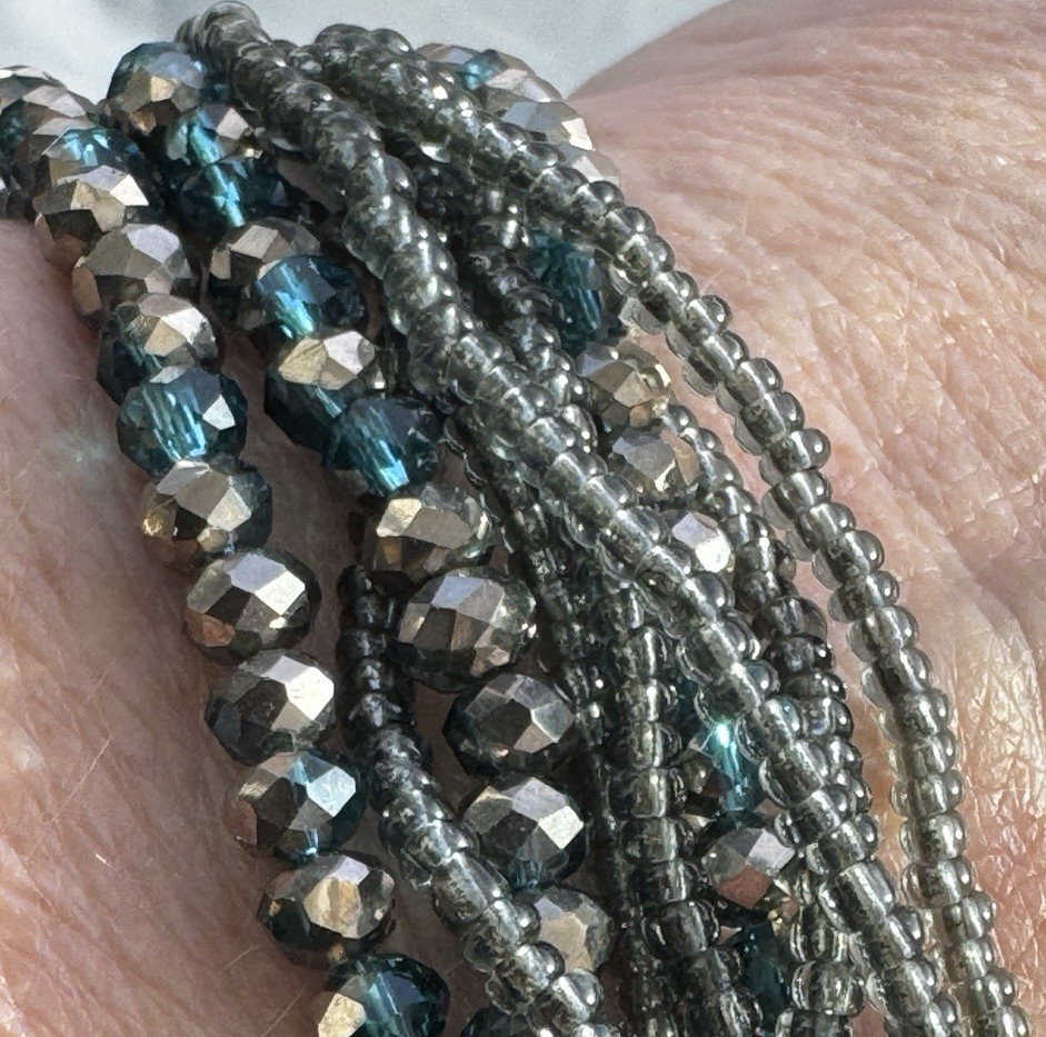 Set of 3 Beaded Bracelets Magnetic Rhinestone Clasp Multi-Strand Black Gold