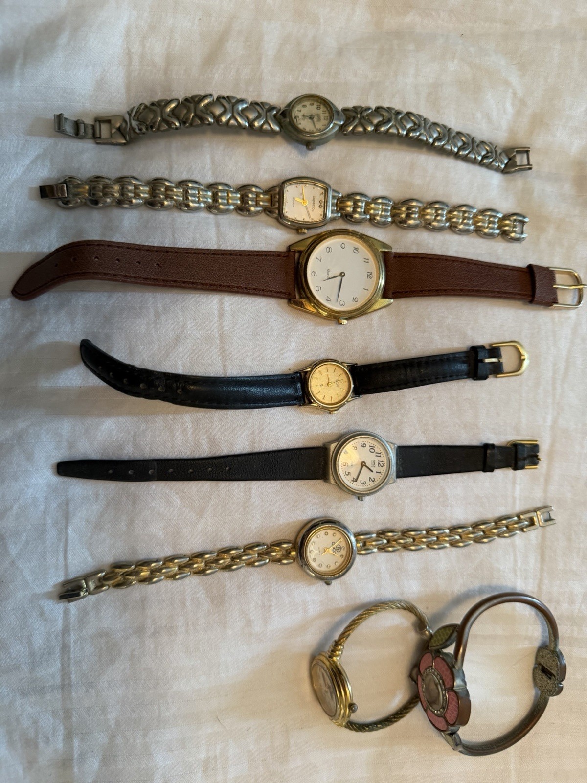 Lot vintage women wristwatches Timex, Citizen, Capezio, and other fashion watch