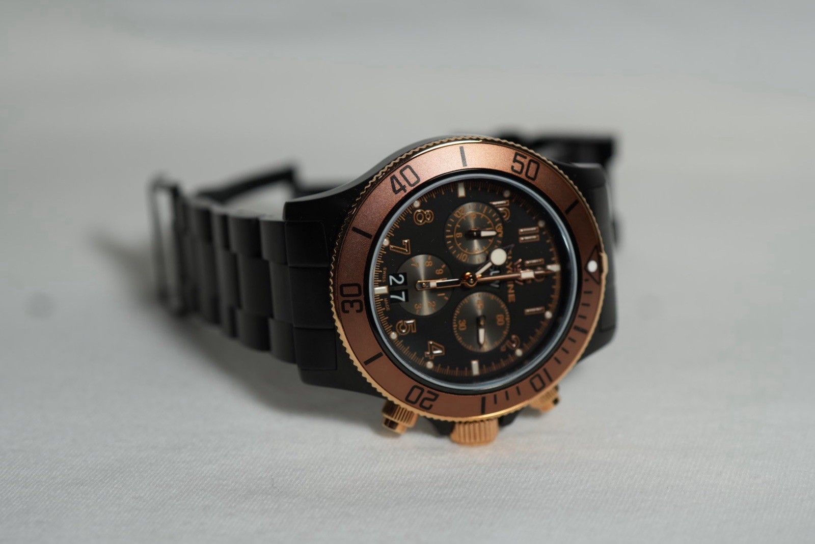 Glycine Airman Quartz Chronograph 44mm Black Dial Date Rubber Strap 200m
