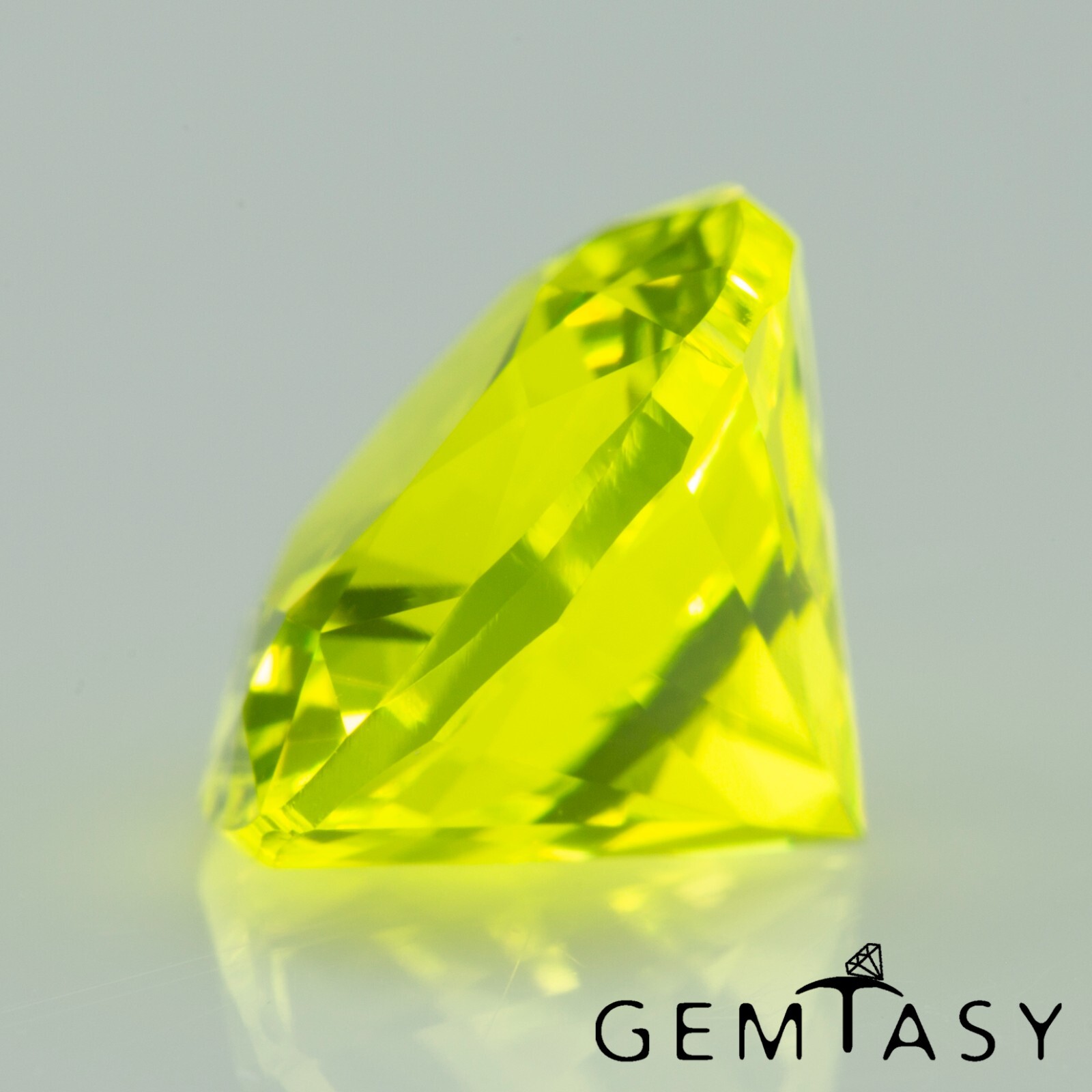 Cut stone – YAG Neon Czochralski (Pulled) lab grown, facet Cushion 8x8mm 3.35ct