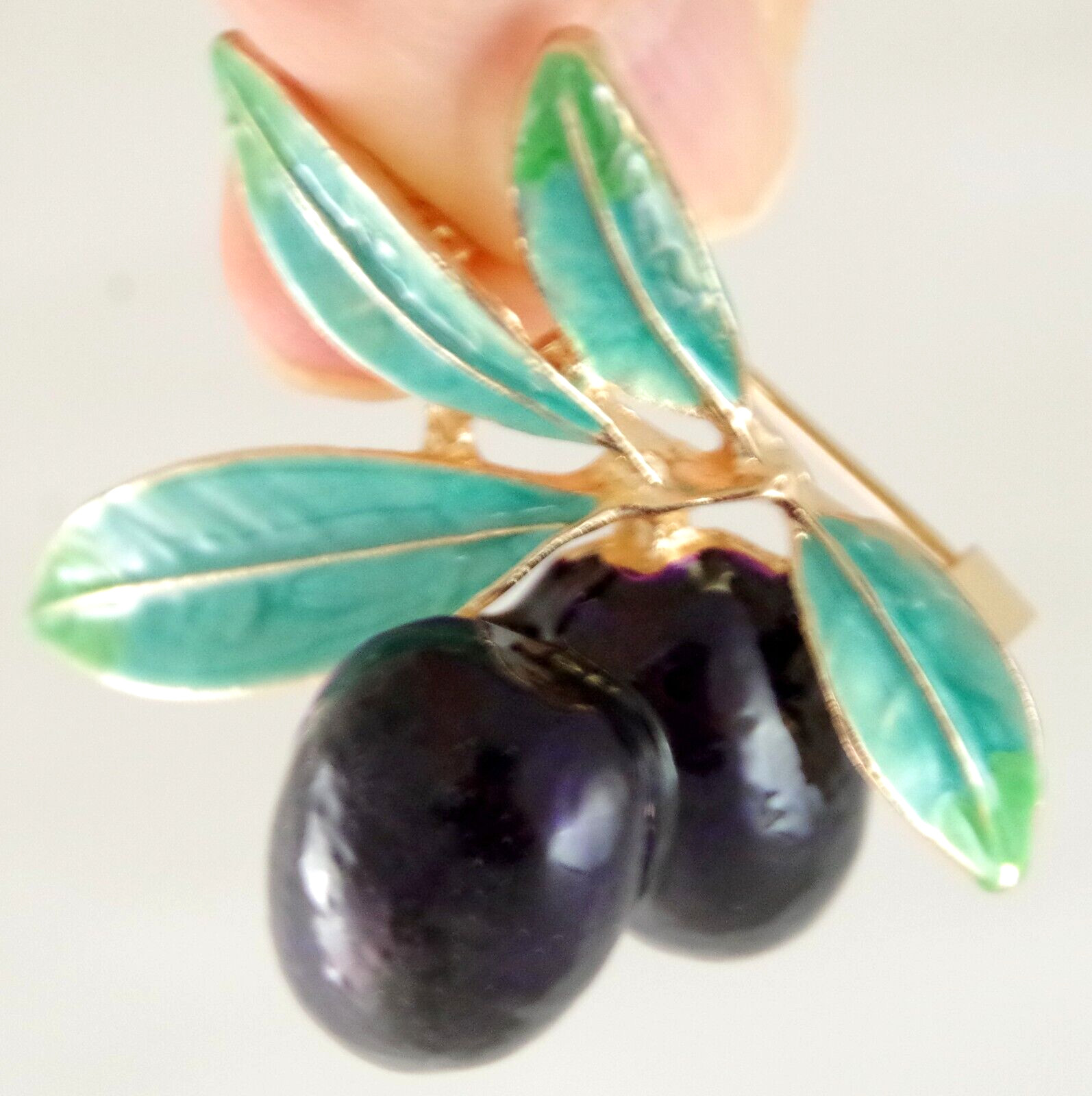 Pretty! 1.75″ NWOT HIGHLY DIMENSIONAL BLACK OLIVE FRUIT ENAMEL & GOLD BROOCH PIN