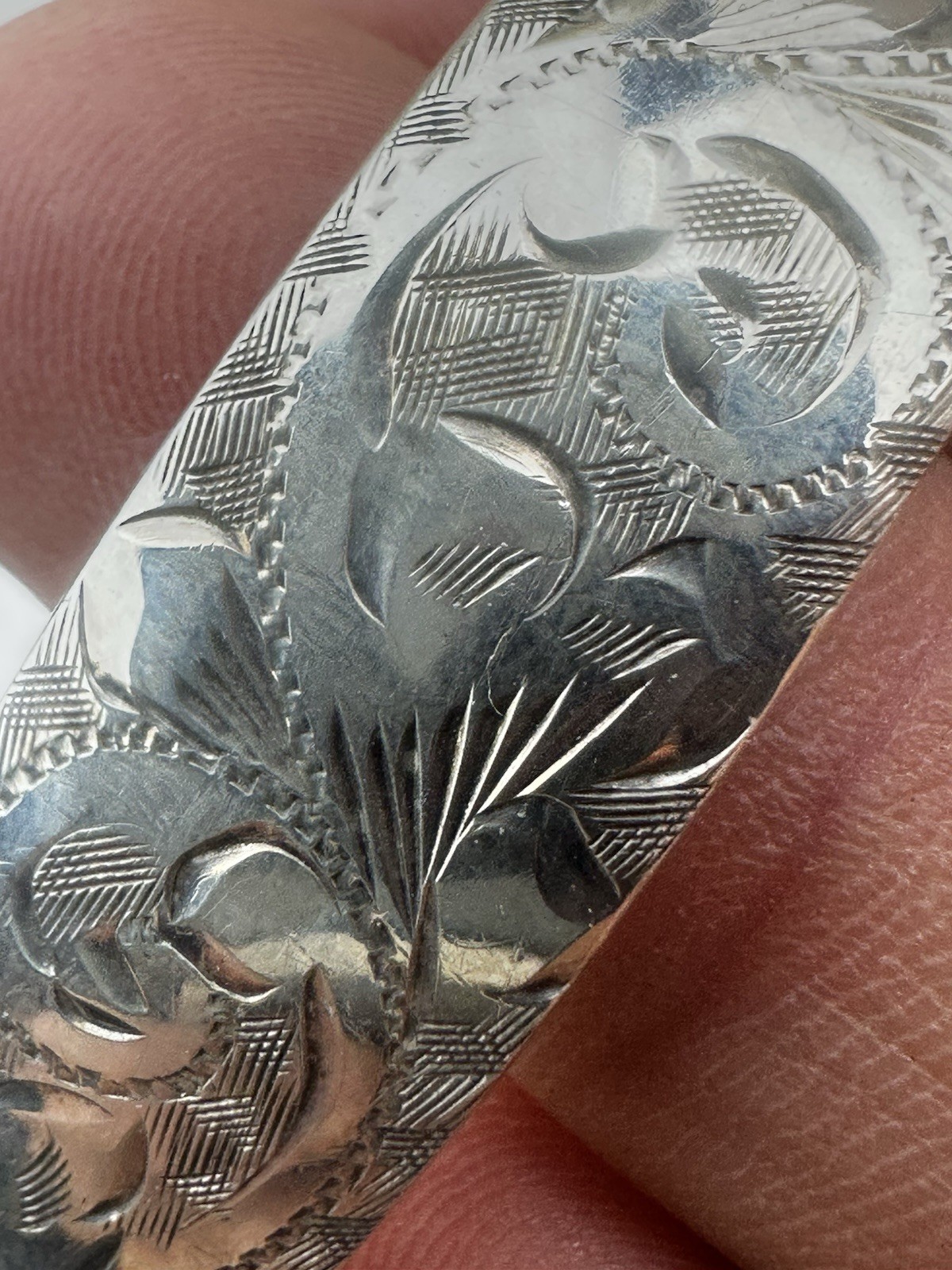 Sterling .925 Silver Hallmarked Solid Engraved Design Bracelet Ship Worldwide