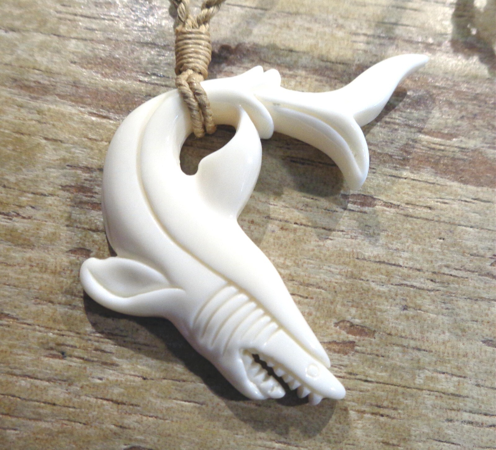 56MM CARVED WATER BUFFALO BONE HAWAIIAN MANO NIUHI SHARK PENDANT NECKLACE 28″