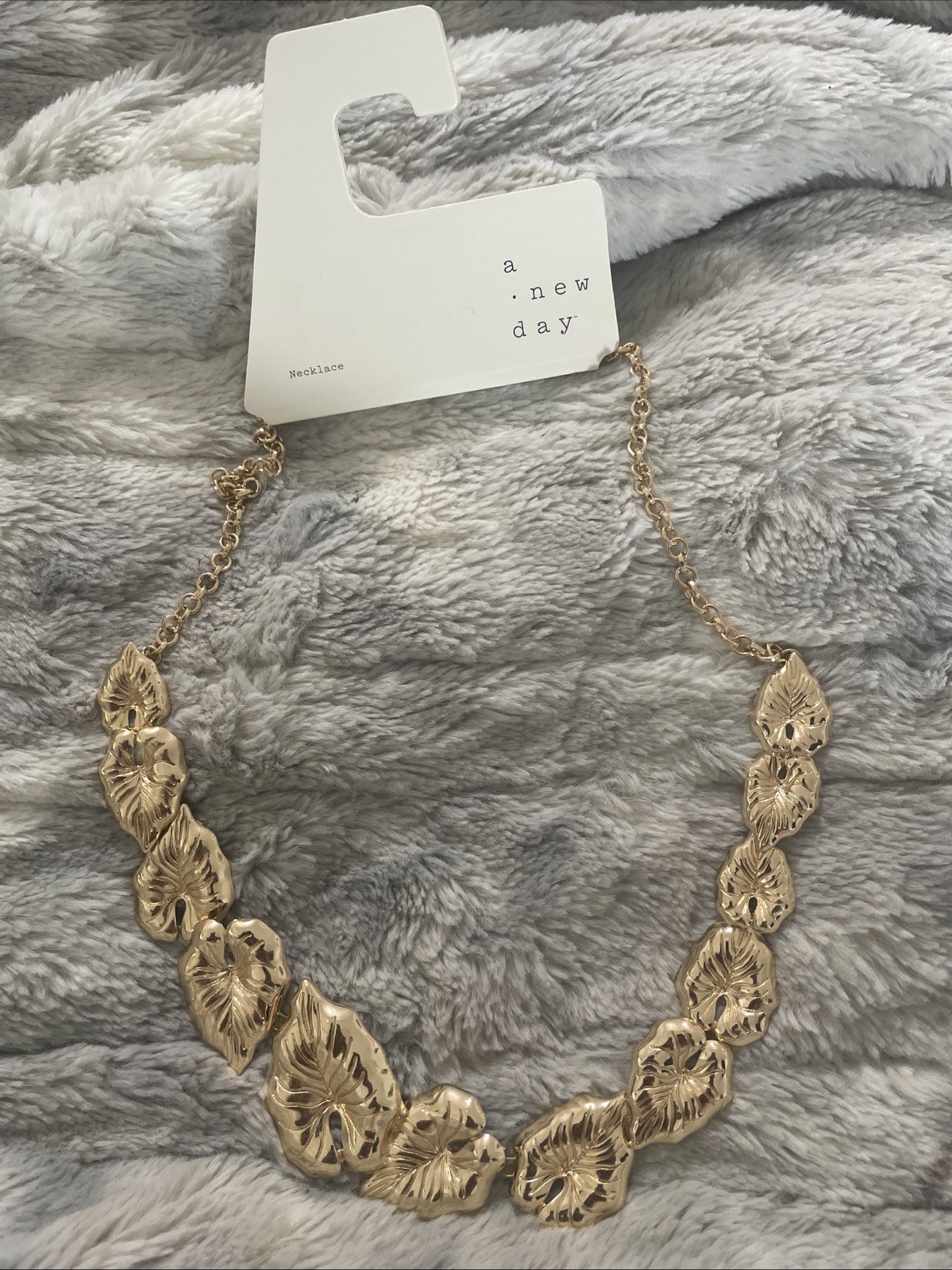 A New Day 16″ With 3″ Extender Heavy Leaf Design Gold Tone Chain Necklace NWT