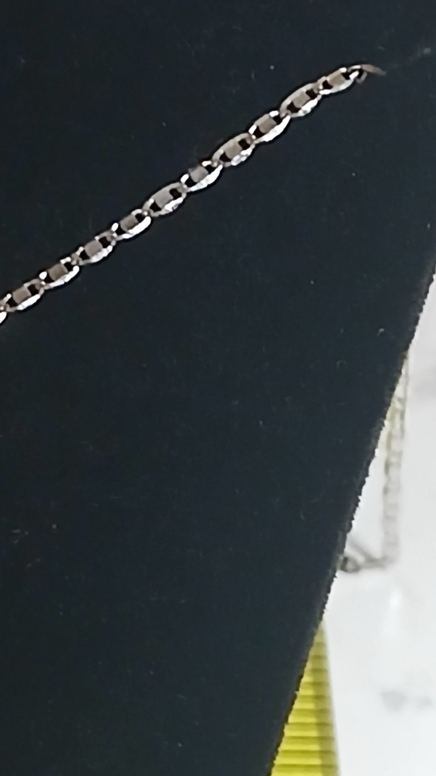9ct white Gold necklace