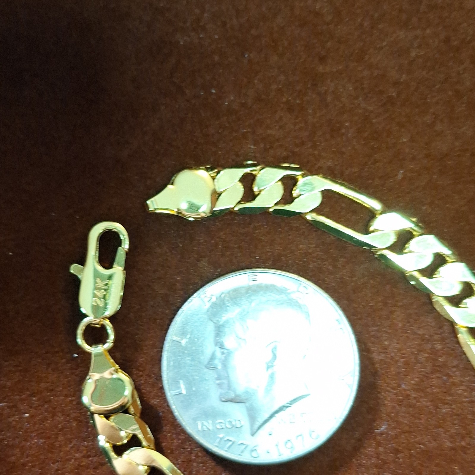 24k Yellow Gold Figaro Chain Bracelet Lobster Clasp 8 in No Stone Chain Style