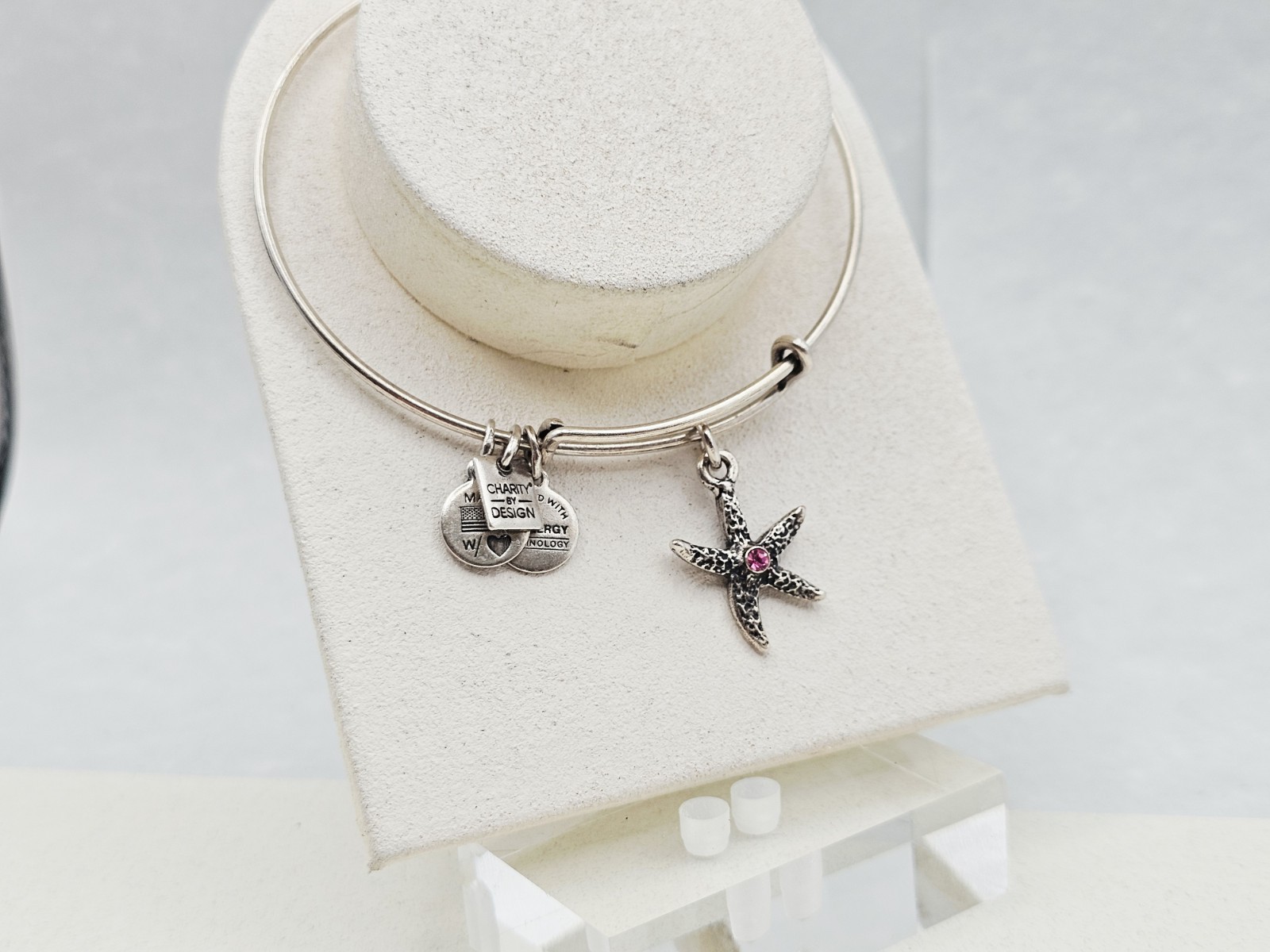 Alex Ani Silver ” Starfish ” Red Crystal Beach Charm Bangle Bracelet Metal ✨️
