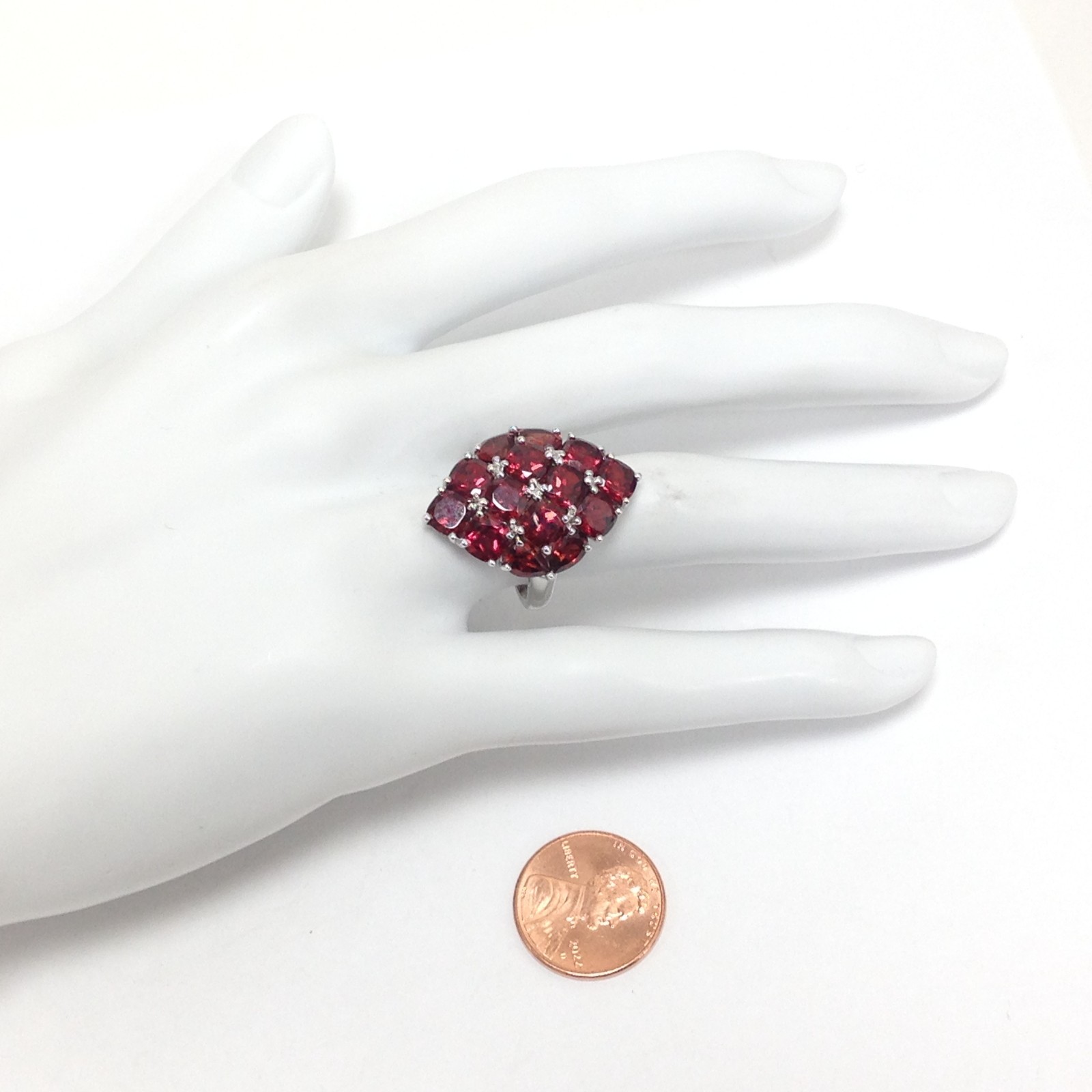 BBJ Bangkok Ratnaraj Sterling Silver Red Garnet Stone Cluster Ring Sz 7 Jewelry