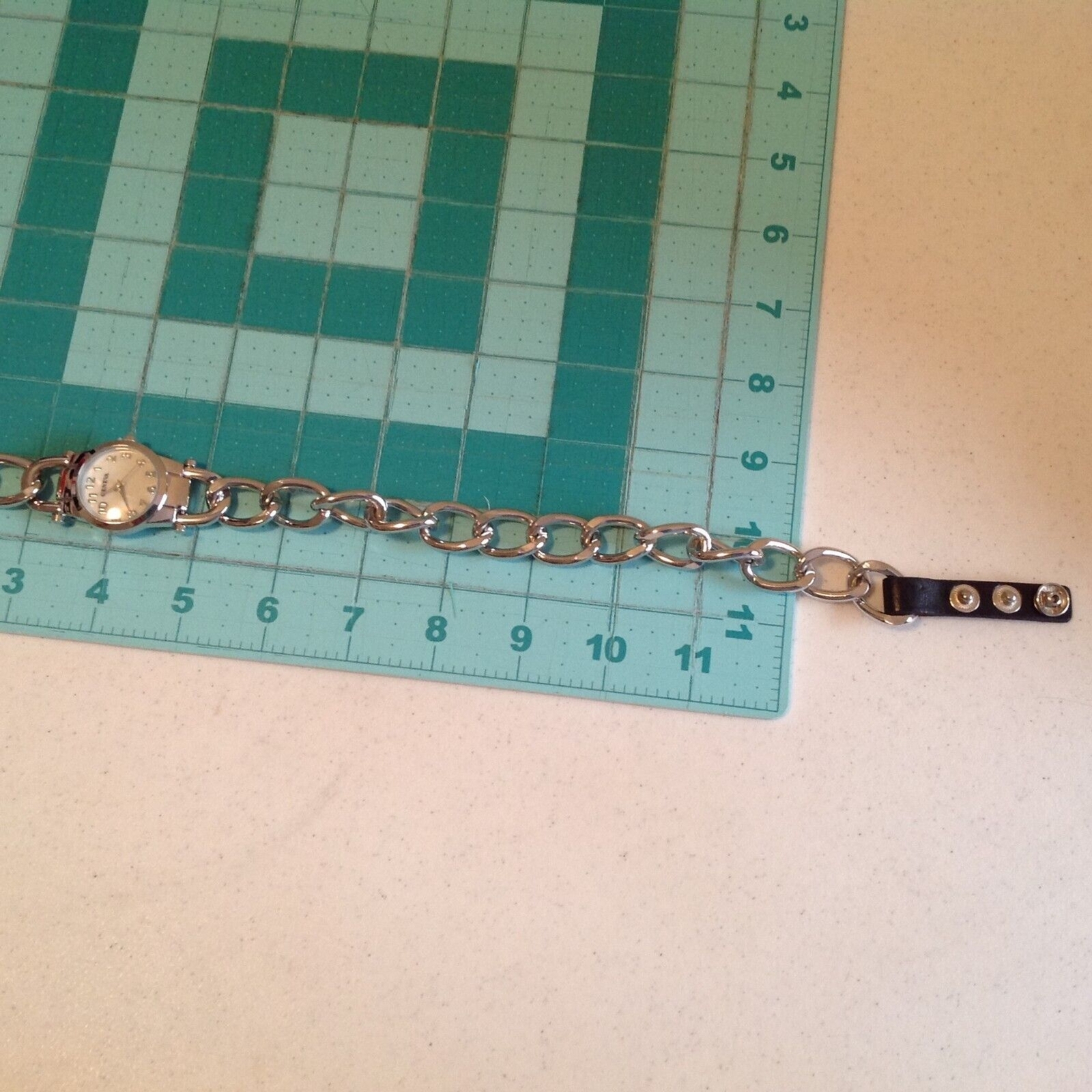 Geneva Women’s Watch Wrap Around Silver Tone Chain Long Snap Band Needs Battery