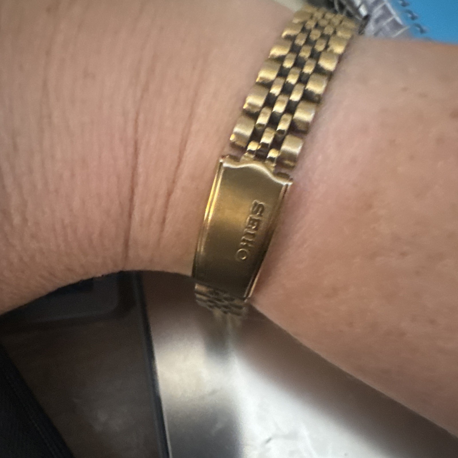 Seiko Women’s Quartz Day/Date Wristwatch Black Dial Gold Tone Metal nonworking