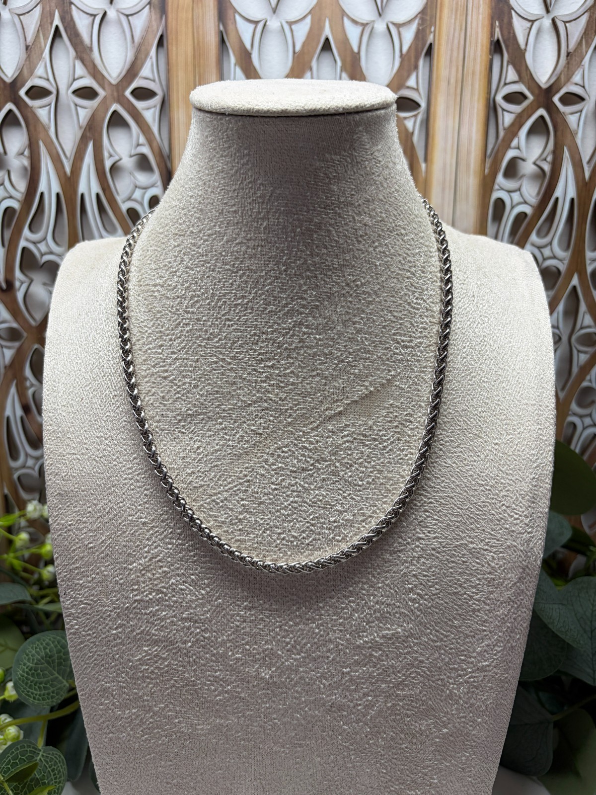 Simple Silver Tone Spaghetti Wheat Chain 18″ 2K Retro Modern Boho – 22g