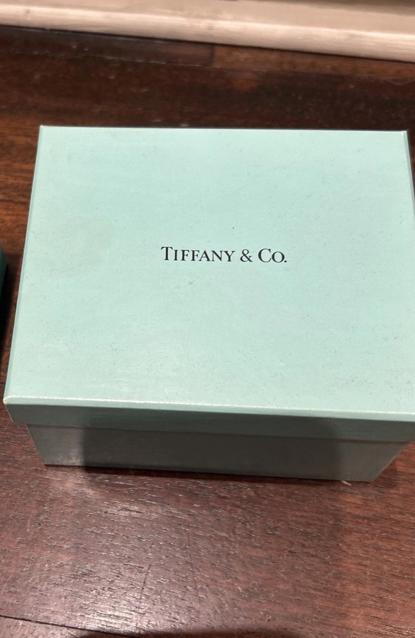 Tiffany & Co. Bracelet Jewelry Box With One Pouch