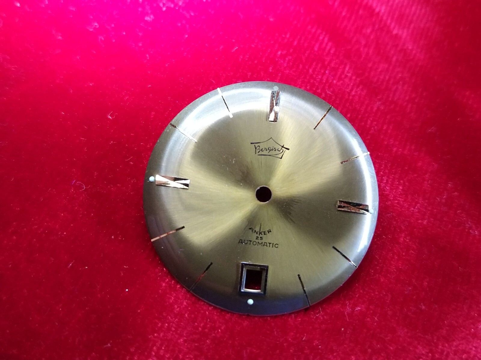 Ducado and Bergisch watch dials legs 15.30 mm apart