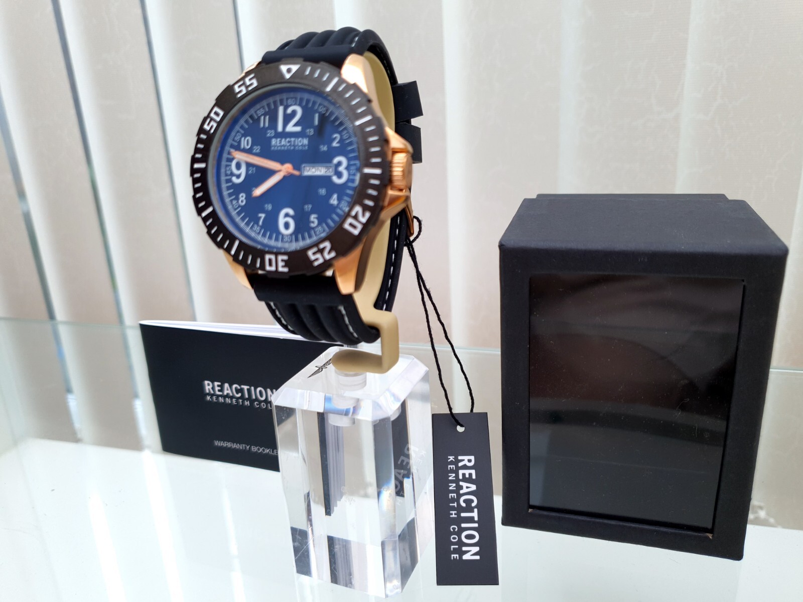 New Kenneth Cole mens watch Day&Date Easy to read black silicone. Gift for Him