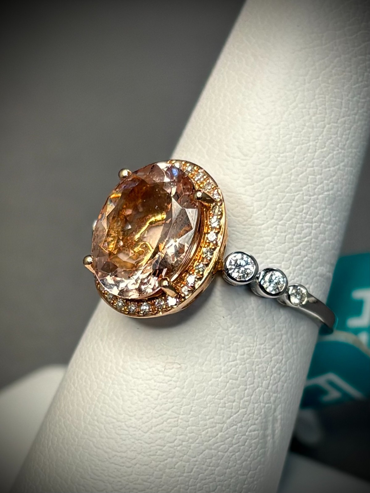 Effy 14K Gold Morganite Diamond Ring 3.20CT Morganite .27CTW Diamond SIZE 7