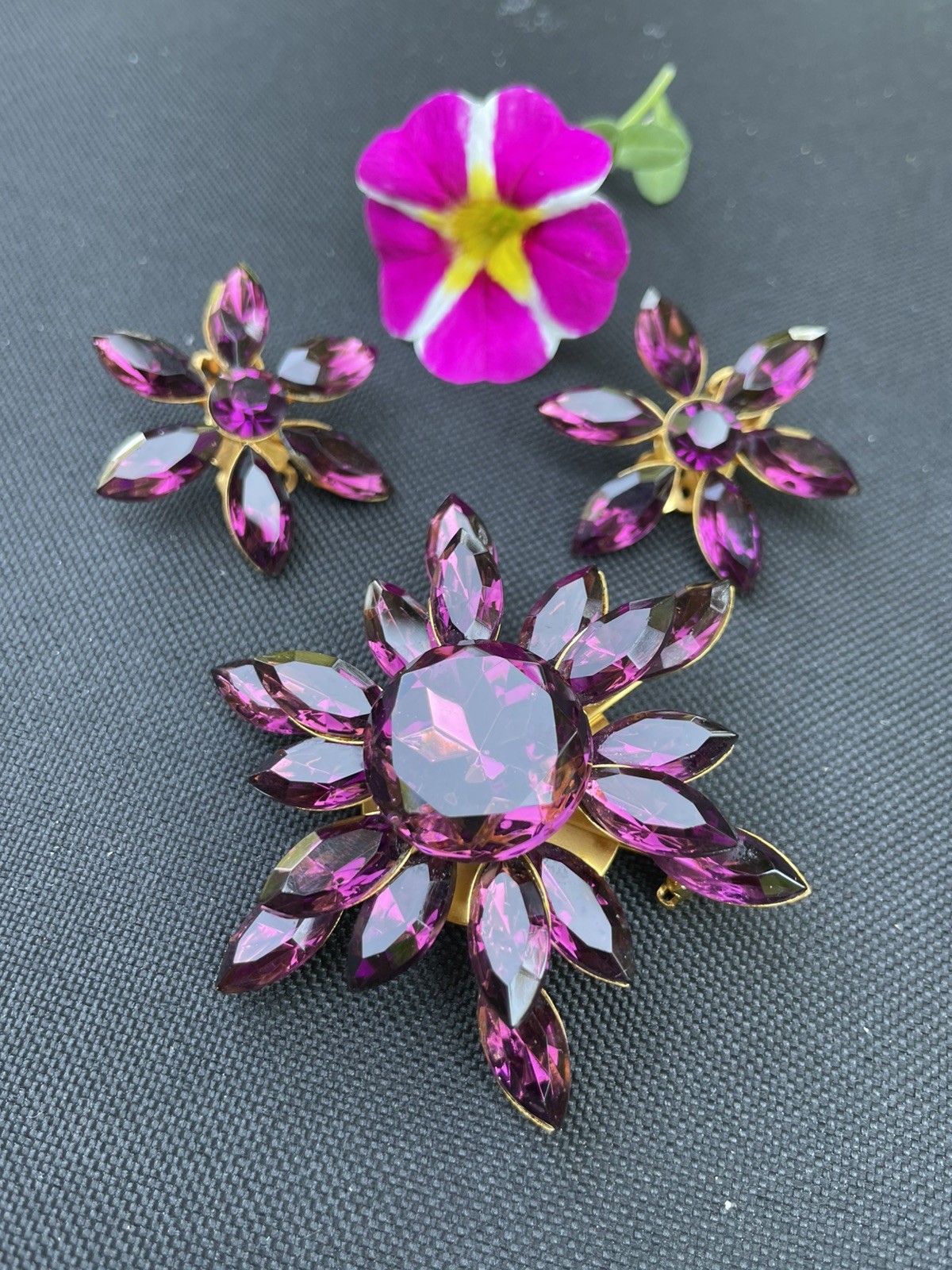VTG Purple Ruby Red Rhinestone Brooch & Clip-On Earrings Set Mid Century Glam