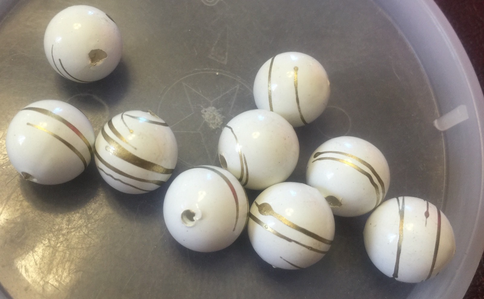 Vintage Japan White W Gold Swirl Drizzle Coated Lucite Chubby Round Bead Lot
