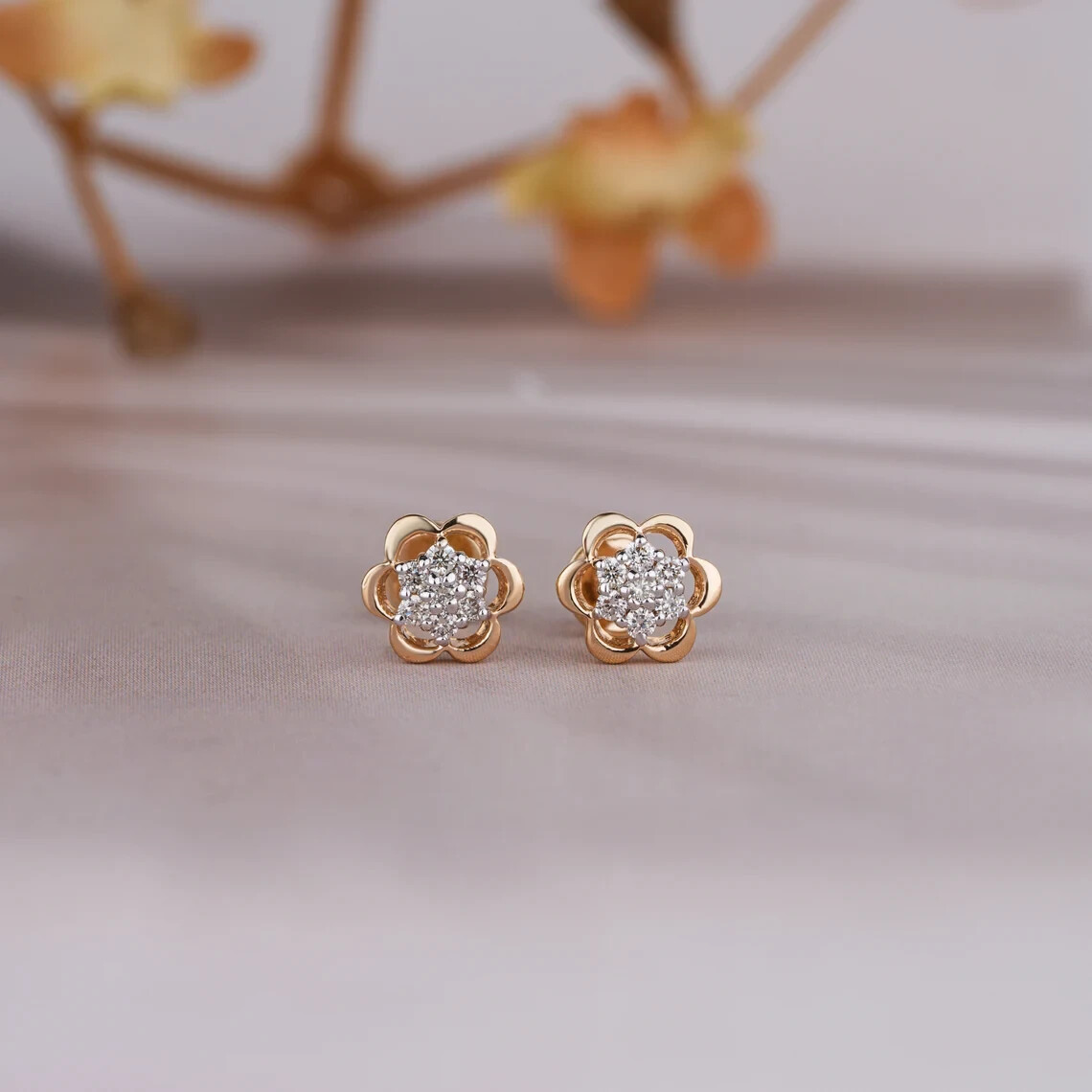 14k Yellow Gold 0.14 CT Round Cut EF VSSI Lab Grown Diamond Women’s Flower Stud