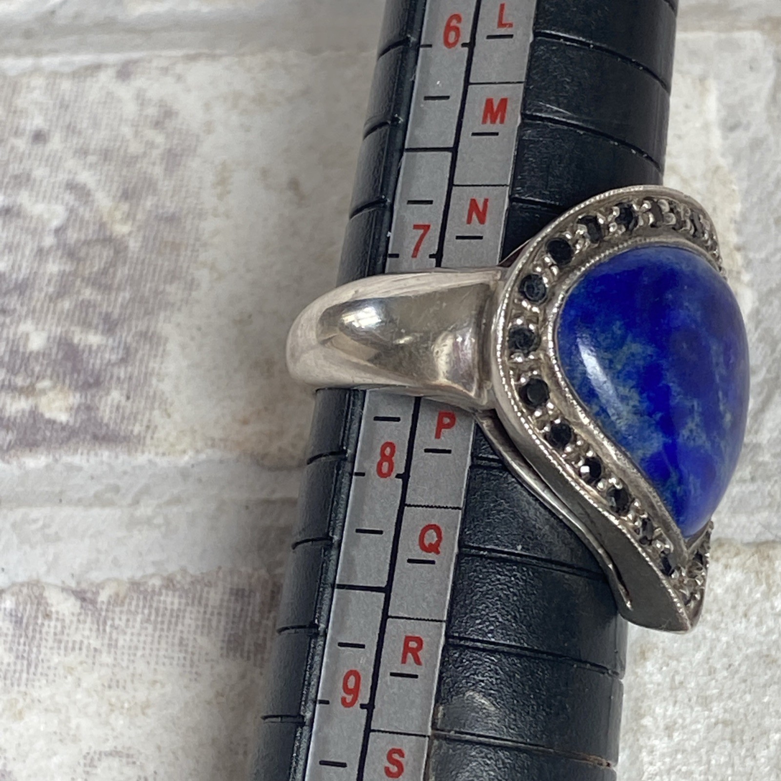 Sterling Silver Ring featuring a Lapis Lazuli Gemstone. Size P1/2