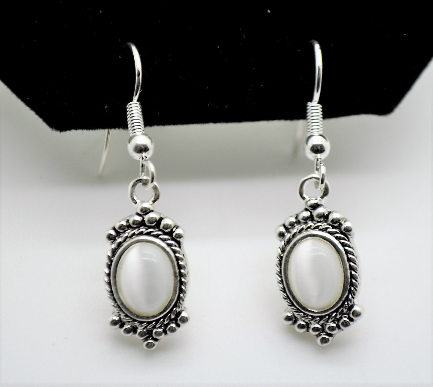 A104 Simply Fish Hook silver Plated White cat eye color Dangle Fashion Earring